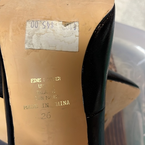 Few marks just from sitting around. Nothing serious. - Picture 5 of 6